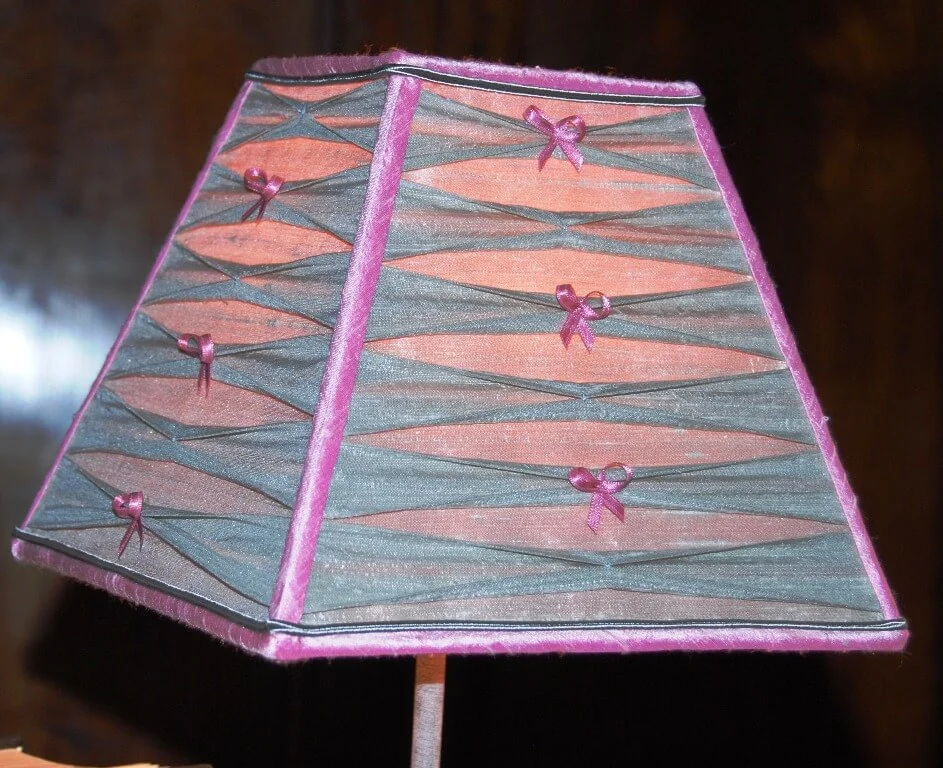 Luminaires-lampe-de-table en soie sauvage gris et rose