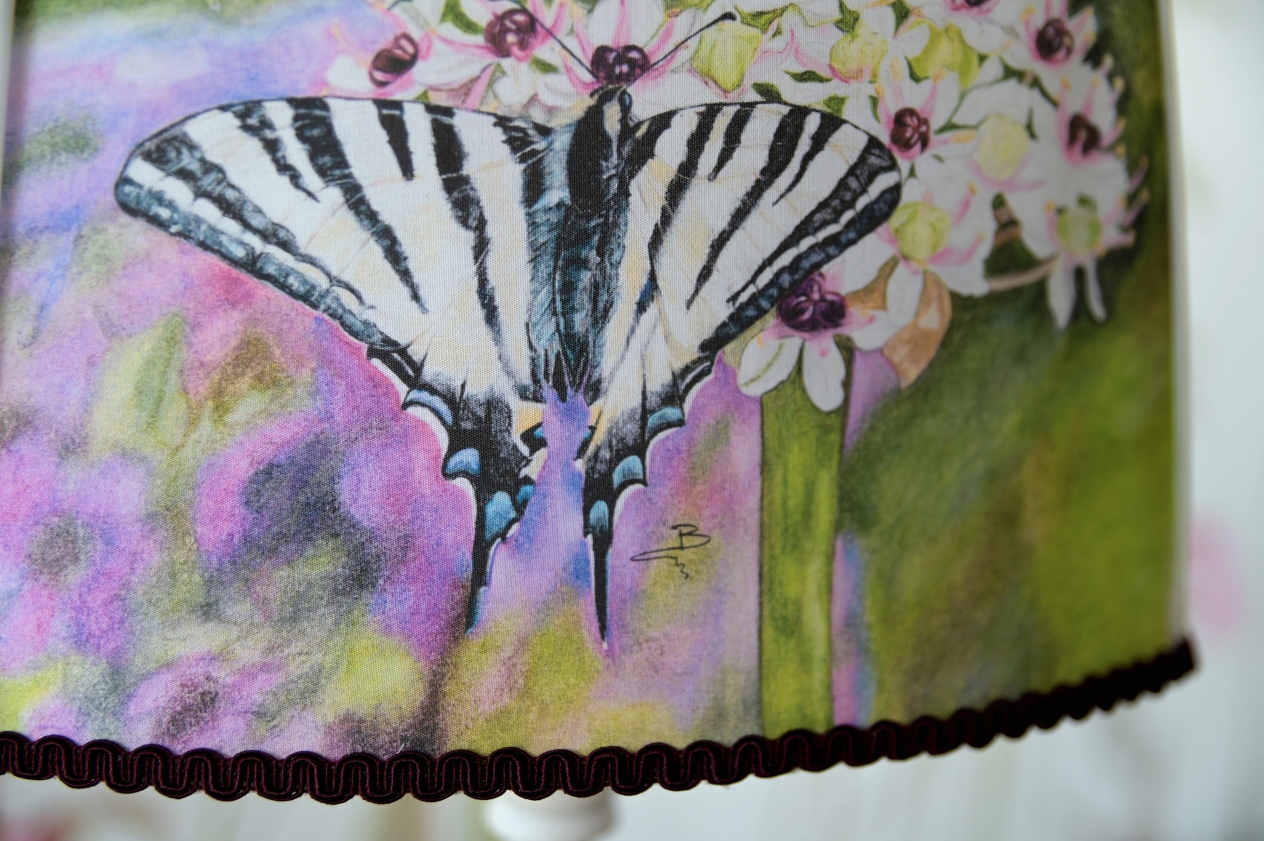 abat jour rectangle , motif papillon machaon peint à la main à l'atelier abat jour rectangle , motif papillon machaon peint à la main à l'atelier